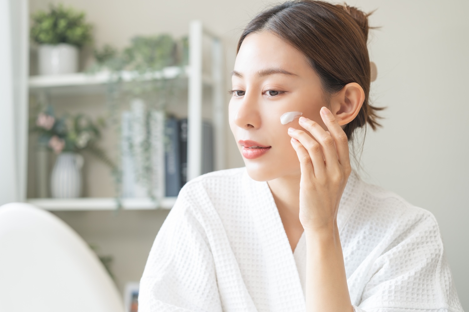 Skincare ingredients to pair together, according to an aesthetic doctor